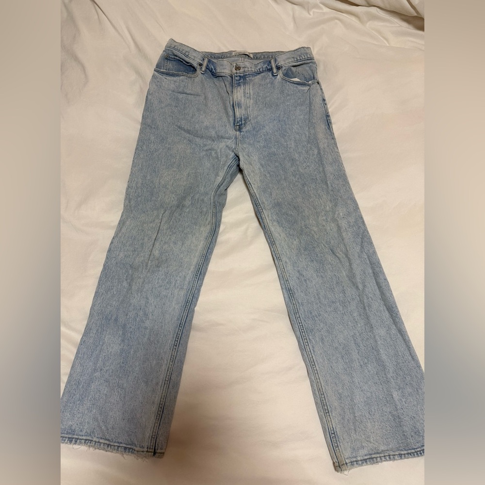Abercrombie & Fitch ‘90s Relaxed High Rise Fit Light Blue Jeans